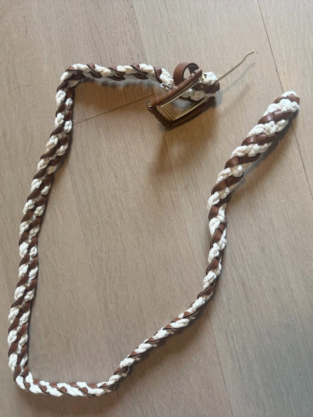 WHITE AND BROWN ROPE BELT